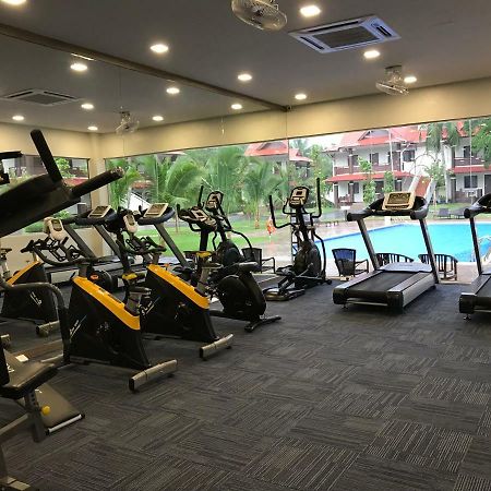 Lotus Seaview Beach Resort, Pengerang Kampung Sungai Rengit Exterior photo