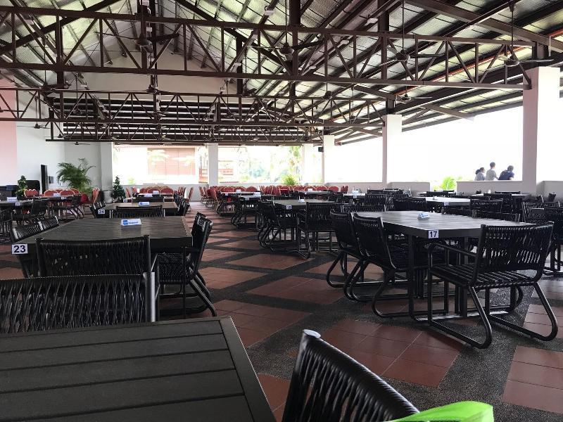 Lotus Seaview Beach Resort, Pengerang Kampung Sungai Rengit Exterior photo