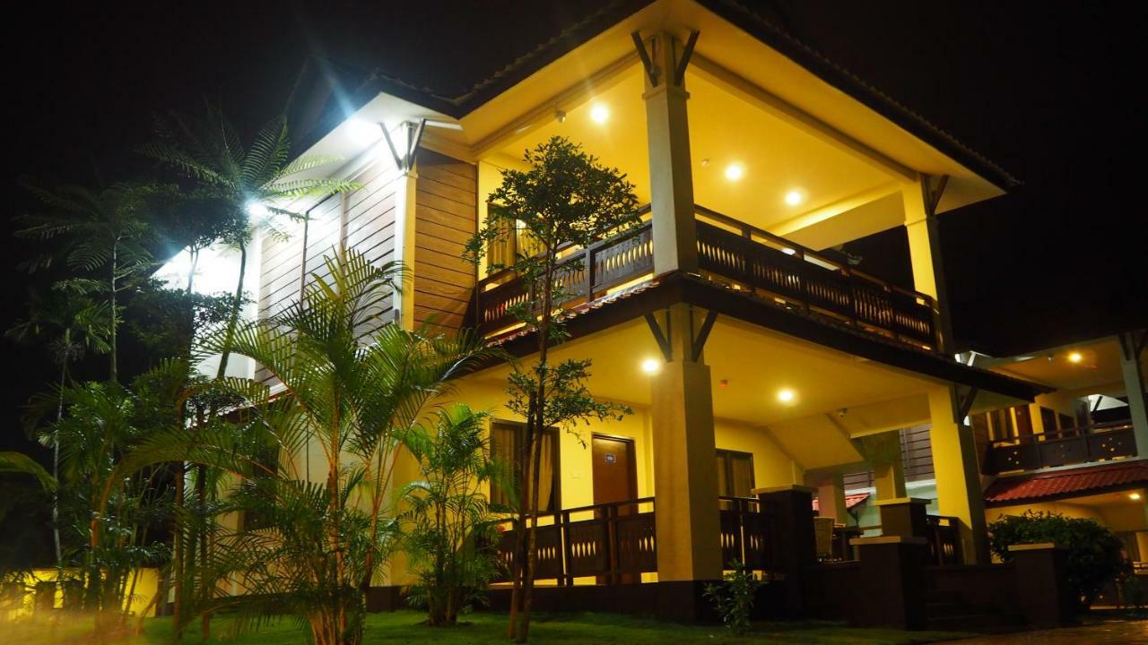 Lotus Seaview Beach Resort, Pengerang Kampung Sungai Rengit Exterior photo