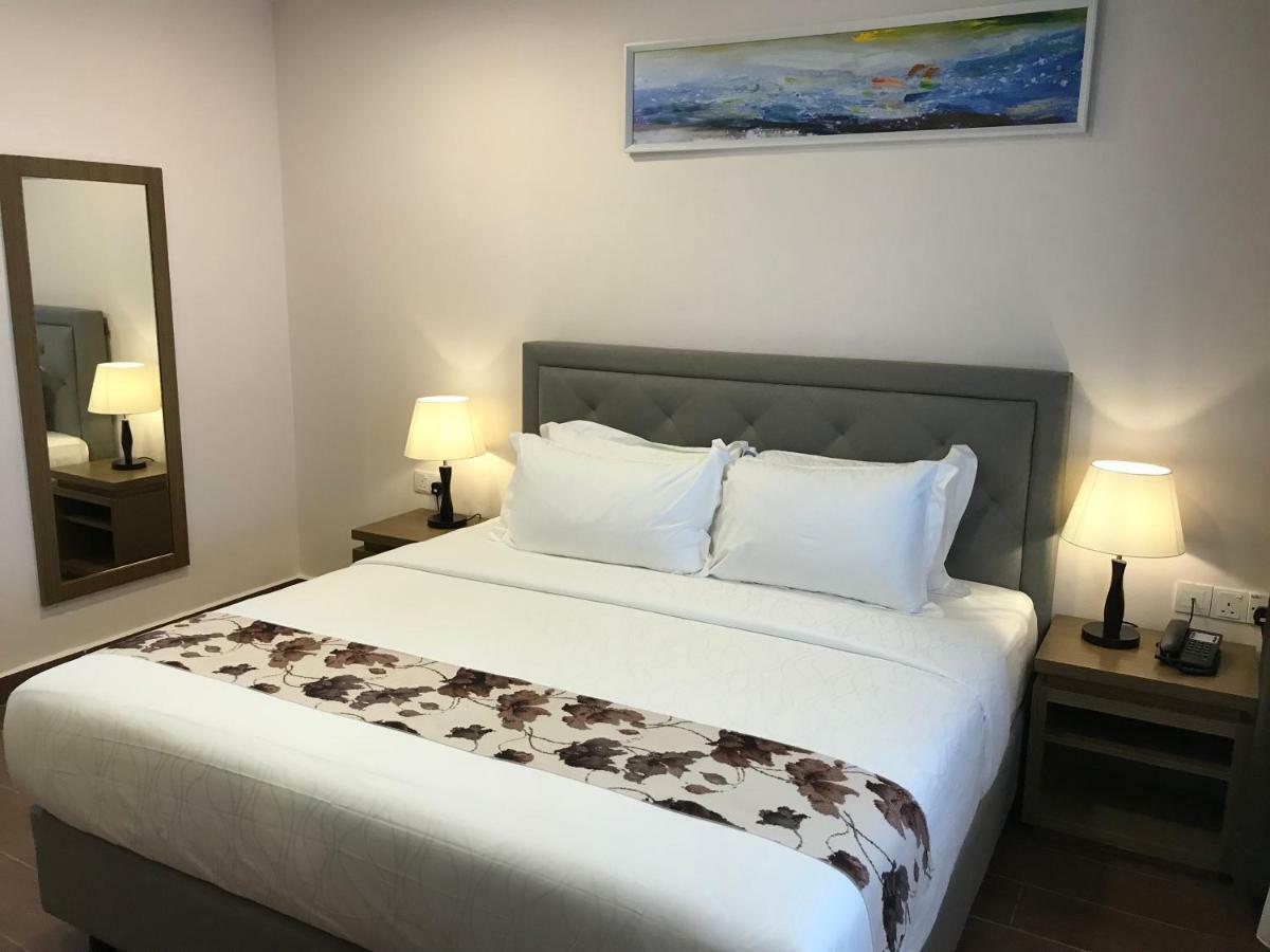 Lotus Seaview Beach Resort, Pengerang Kampung Sungai Rengit Exterior photo