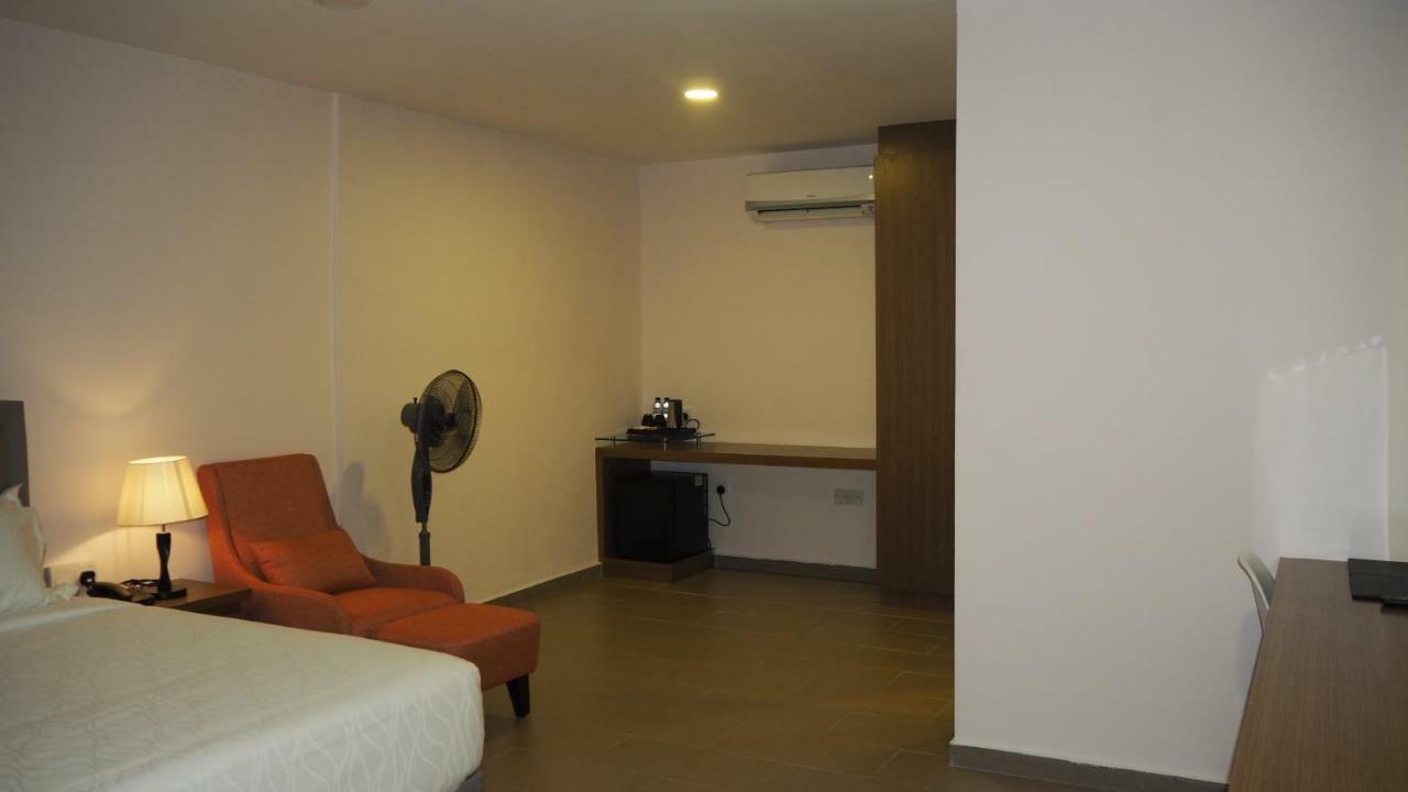 Lotus Seaview Beach Resort, Pengerang Kampung Sungai Rengit Exterior photo
