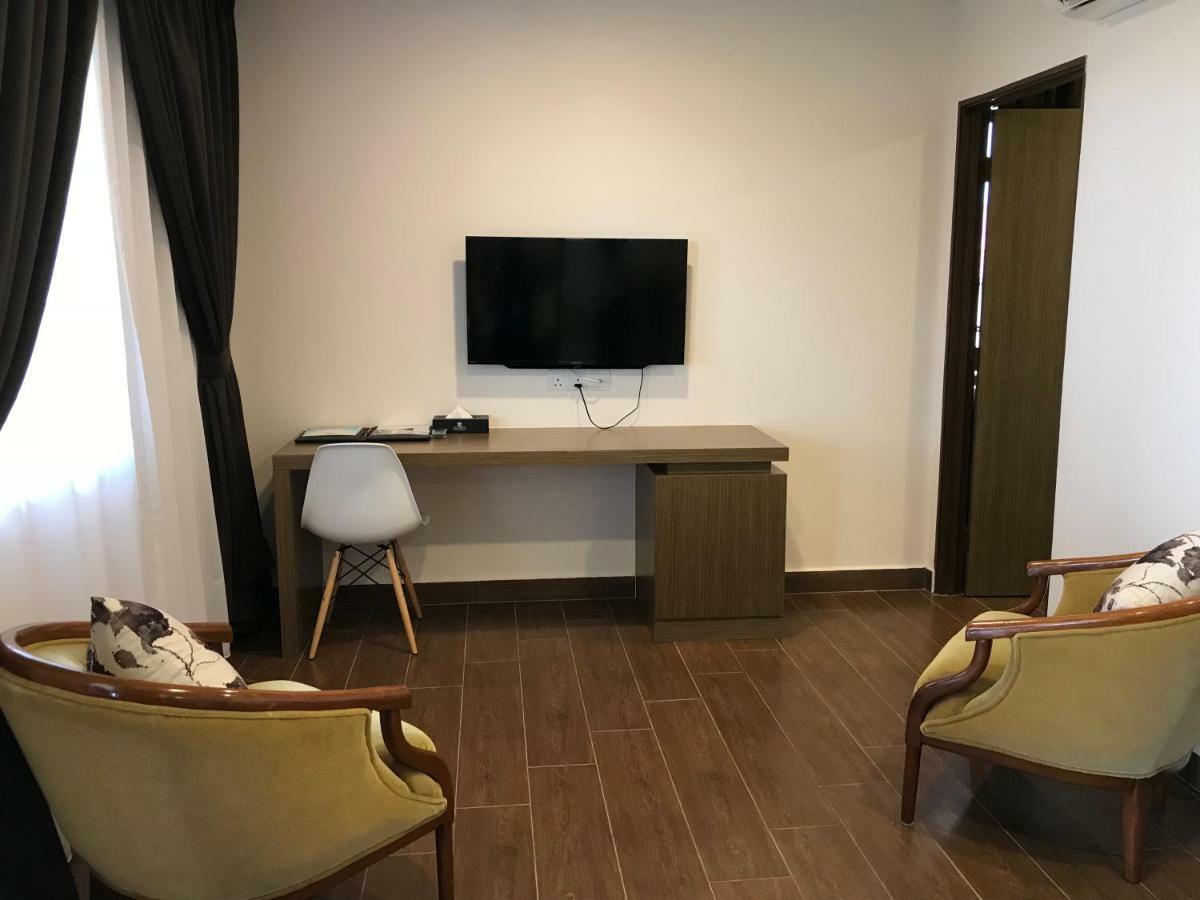 Lotus Seaview Beach Resort, Pengerang Kampung Sungai Rengit Exterior photo
