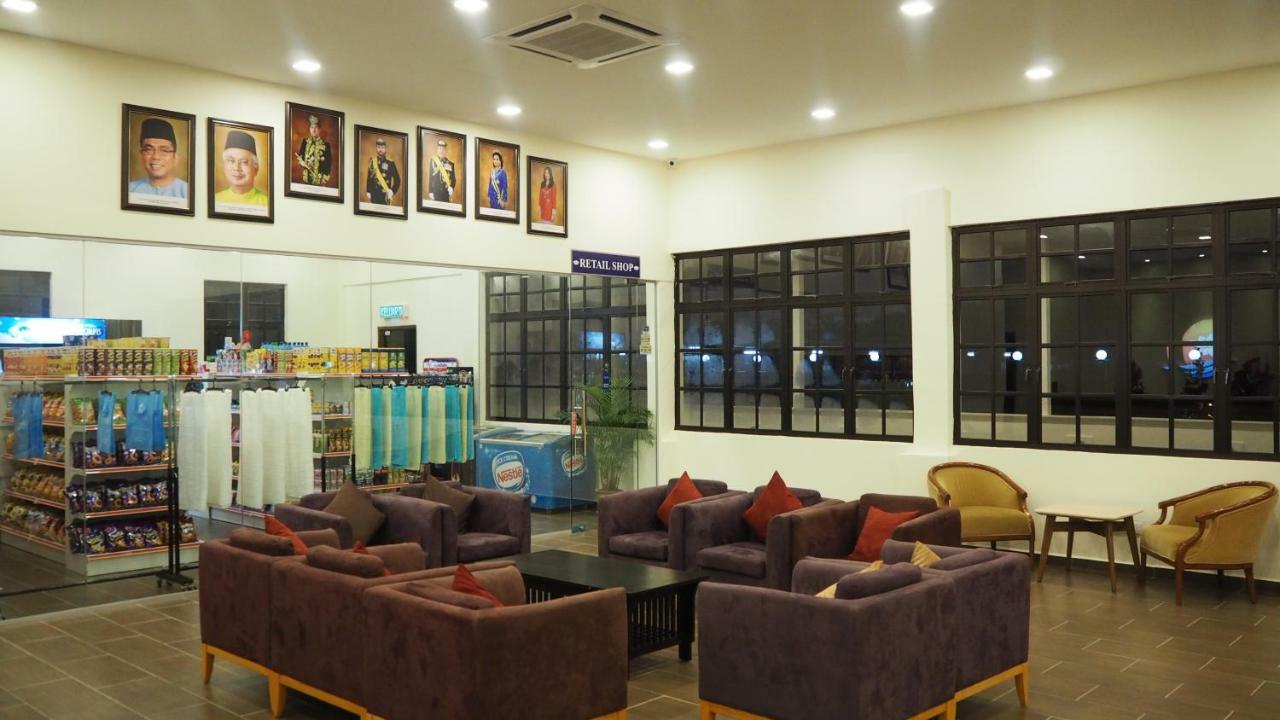 Lotus Seaview Beach Resort, Pengerang Kampung Sungai Rengit Exterior photo