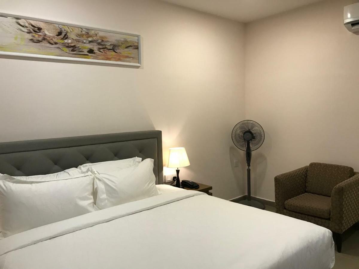 Lotus Seaview Beach Resort, Pengerang Kampung Sungai Rengit Exterior photo