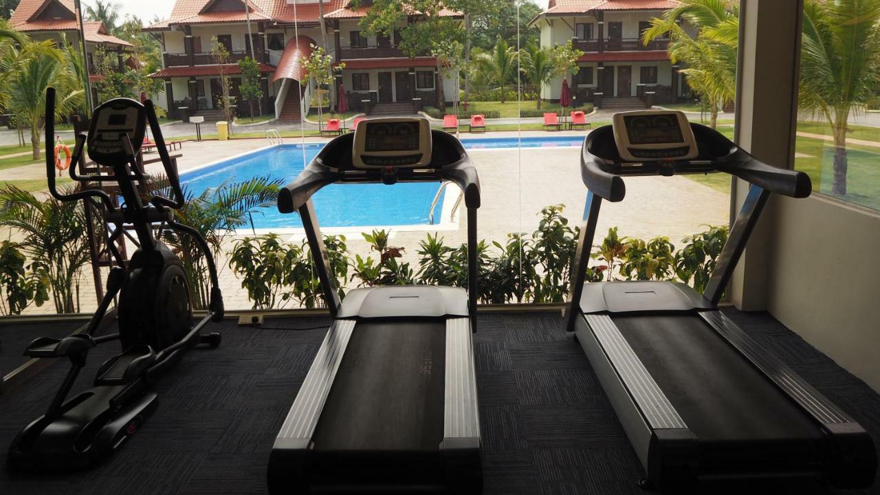 Lotus Seaview Beach Resort, Pengerang Kampung Sungai Rengit Exterior photo