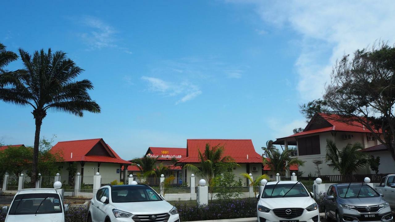 Lotus Seaview Beach Resort, Pengerang Kampung Sungai Rengit Exterior photo