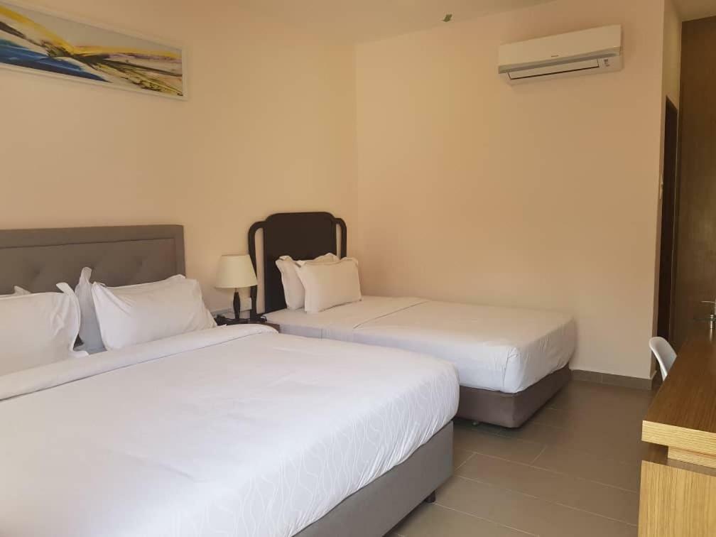 Lotus Seaview Beach Resort, Pengerang Kampung Sungai Rengit Exterior photo