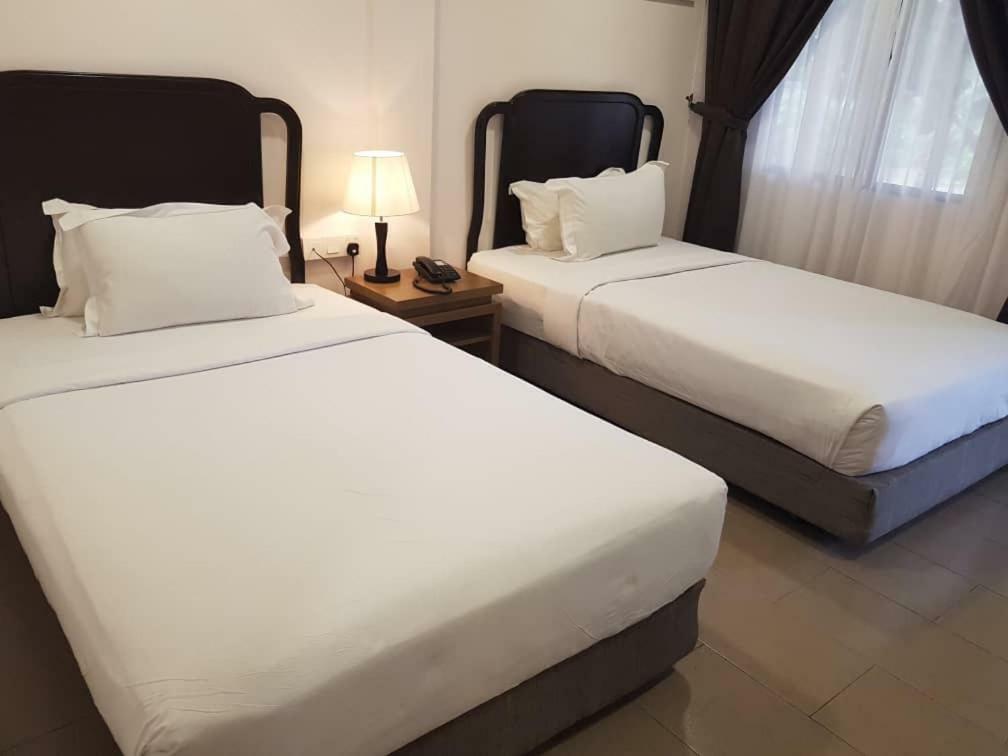 Lotus Seaview Beach Resort, Pengerang Kampung Sungai Rengit Exterior photo