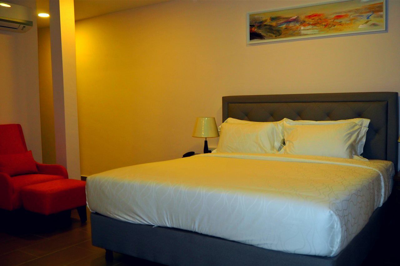 Lotus Seaview Beach Resort, Pengerang Kampung Sungai Rengit Exterior photo